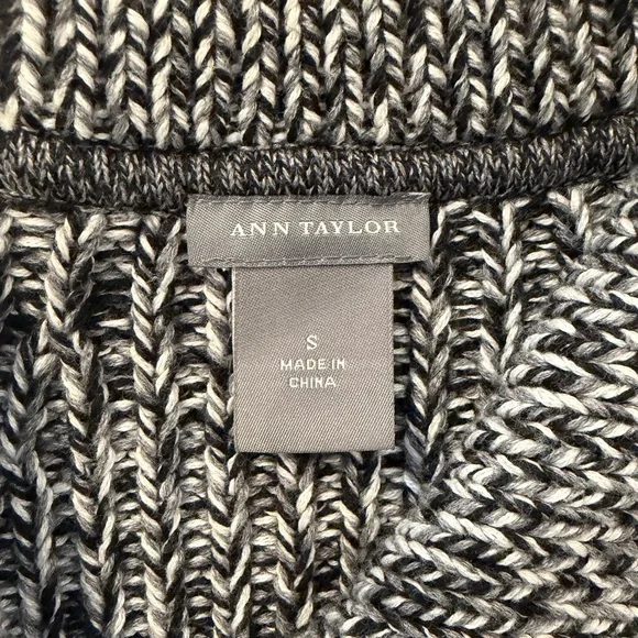 Ann Taylor Chunky Bell Sleeve Knit 98% Cotton Cardigan Black Gray White Stretchy - Picture 13 of 13